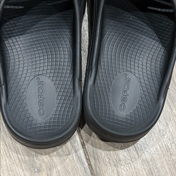 OOFOS Ooahh Black Comfort Slides Unisex W8/M6 - Picture 4 of 8
